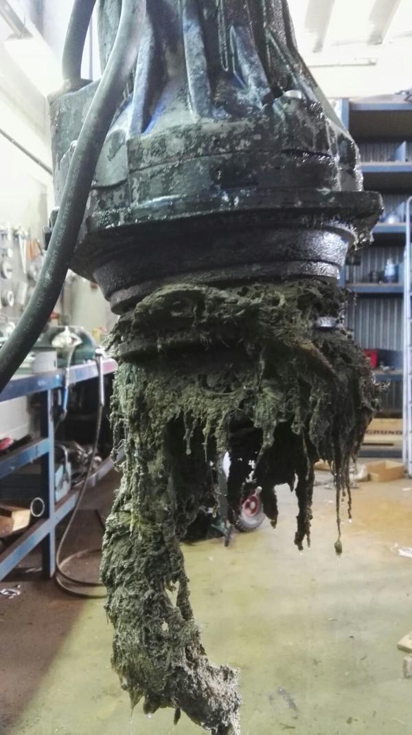 Durante el día de hoy se prevé extraer 2 toneladas de residuos sólidos del pozo de saneamiento ubicado a la rotonda de Figueretes de Ibiza